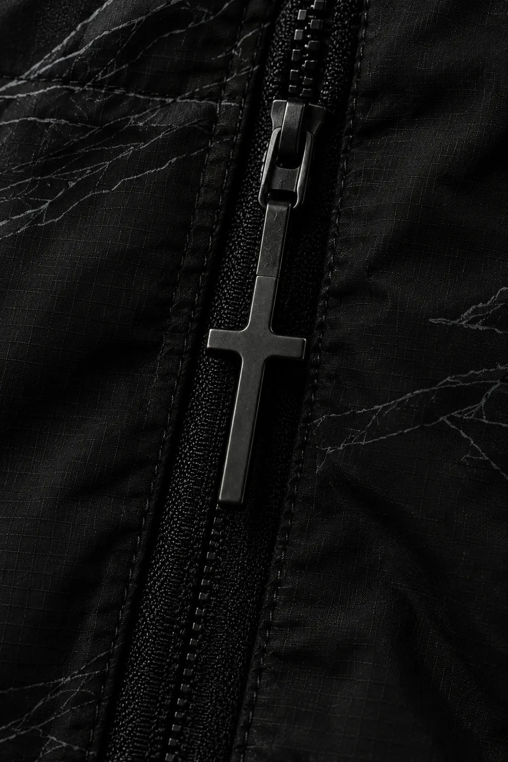 The detachable cross zipper pull